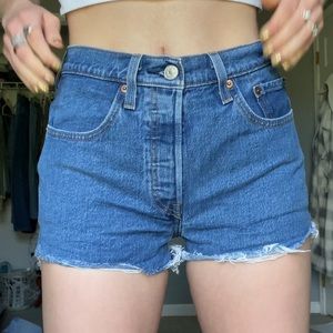 SOLD Levi’s 501 shorts ❗️MUST GO❗️
